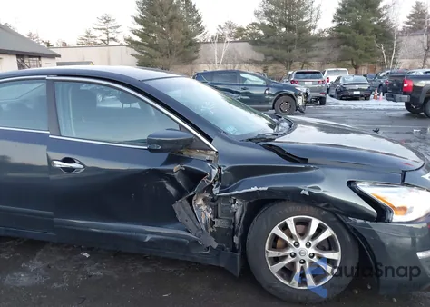 2015 Nissan Altima 2.5 S z USA, uszkodzony, nr VIN 1N4AL3AP3FN337434